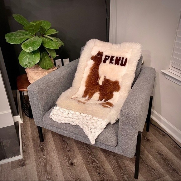 Alpaca Llama Fur Handmade Peruvian Rug Tapestry Leather Patchwork Decor